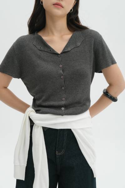 Kana Buttoned Top - Baesic Addict