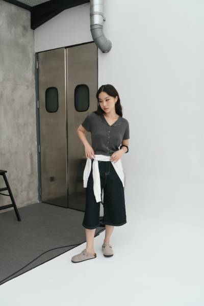 Kana Buttoned Top - Grey